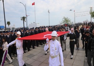 Atat�rk � temsil eden bayrak Samsun da 